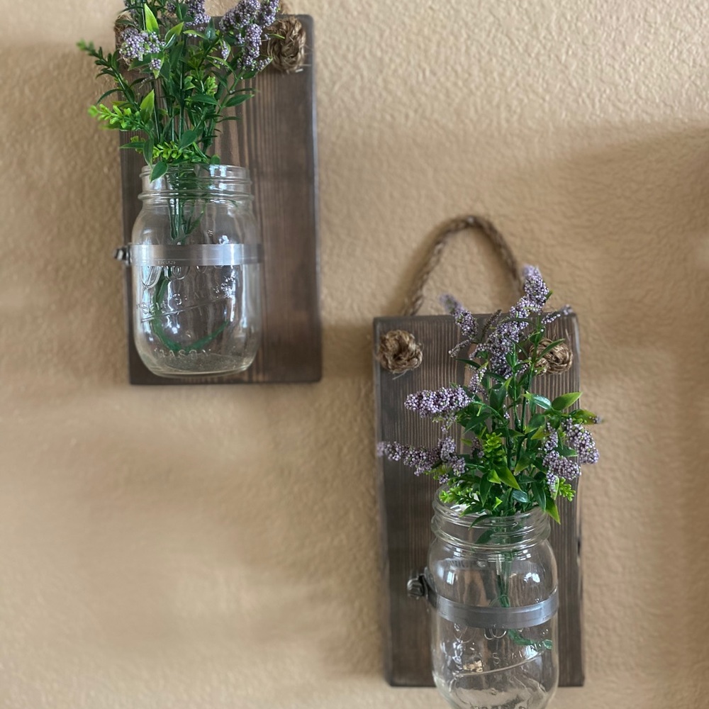 Wall sconce